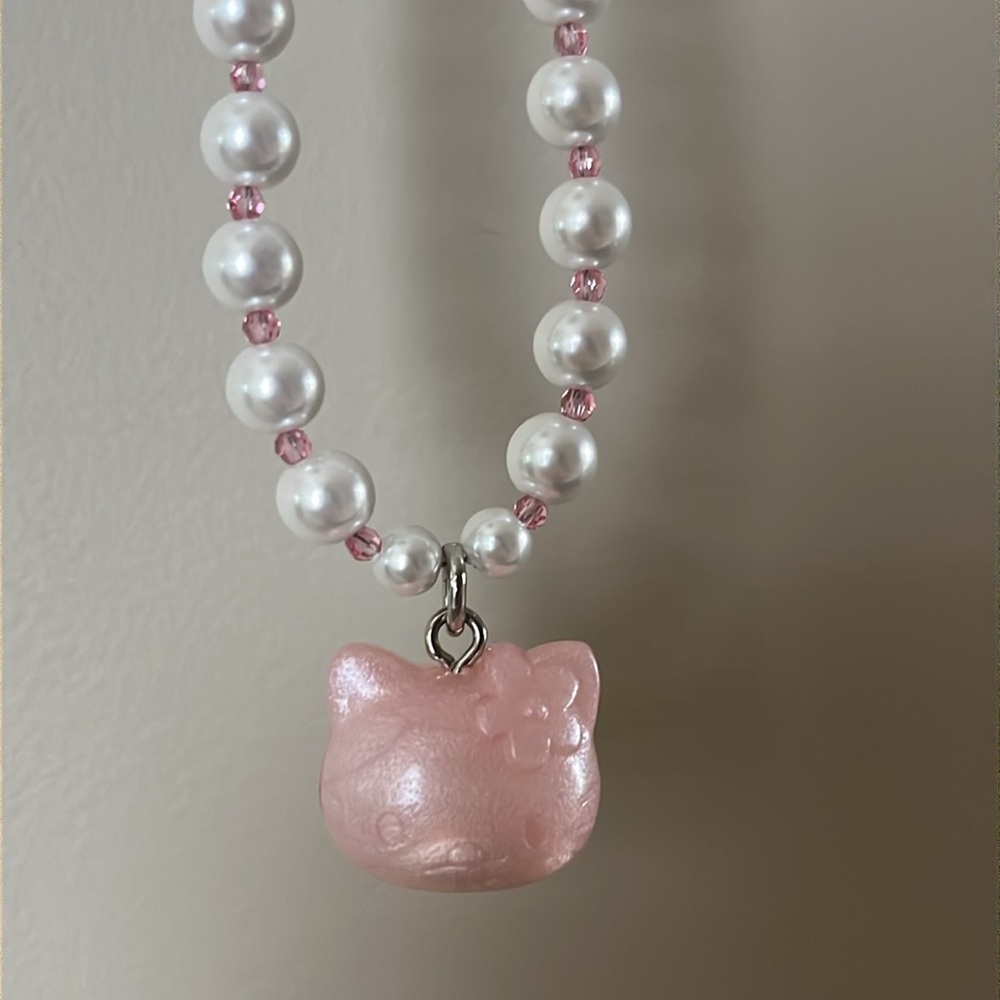 Tarina Tarantino x Hello Kitty Pink Head Bauble Pearl Necklace - Picture 5 of 14